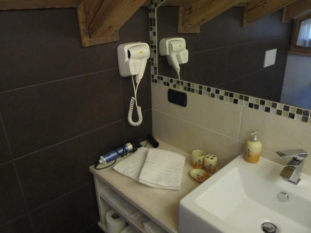 B&B Mas Di Zonadi Рабби Номер фото