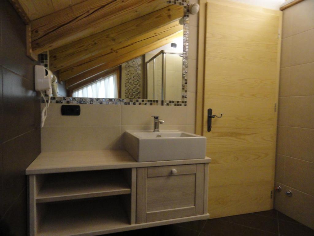 B&B Mas Di Zonadi Рабби Номер фото